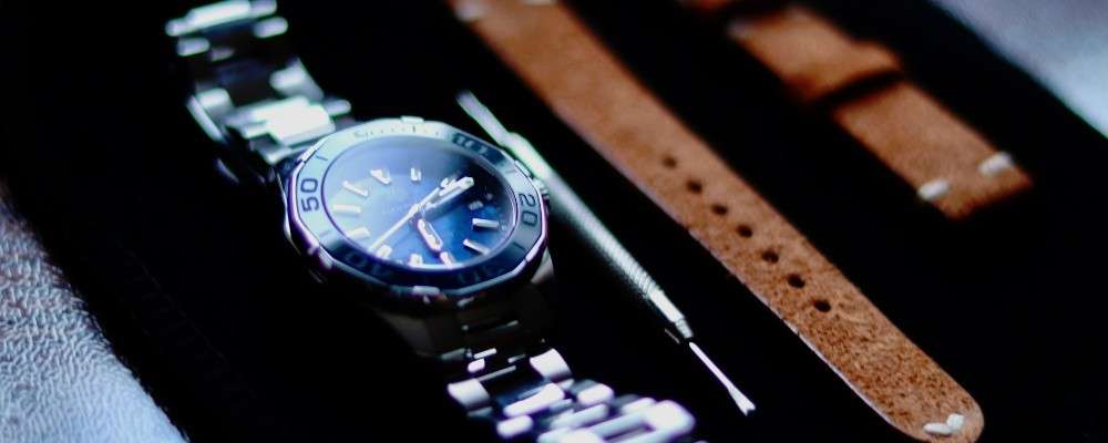 腕時計と替えベルトの画像