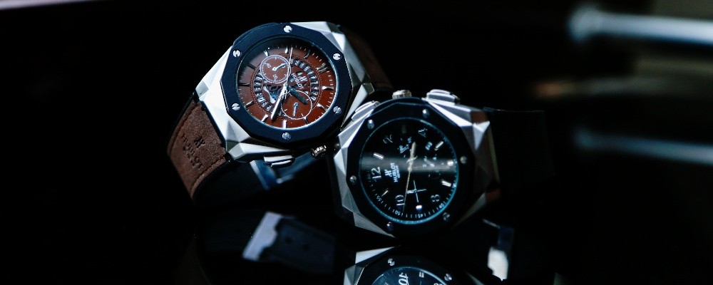 シルバー&ブラック 腕時計の画像