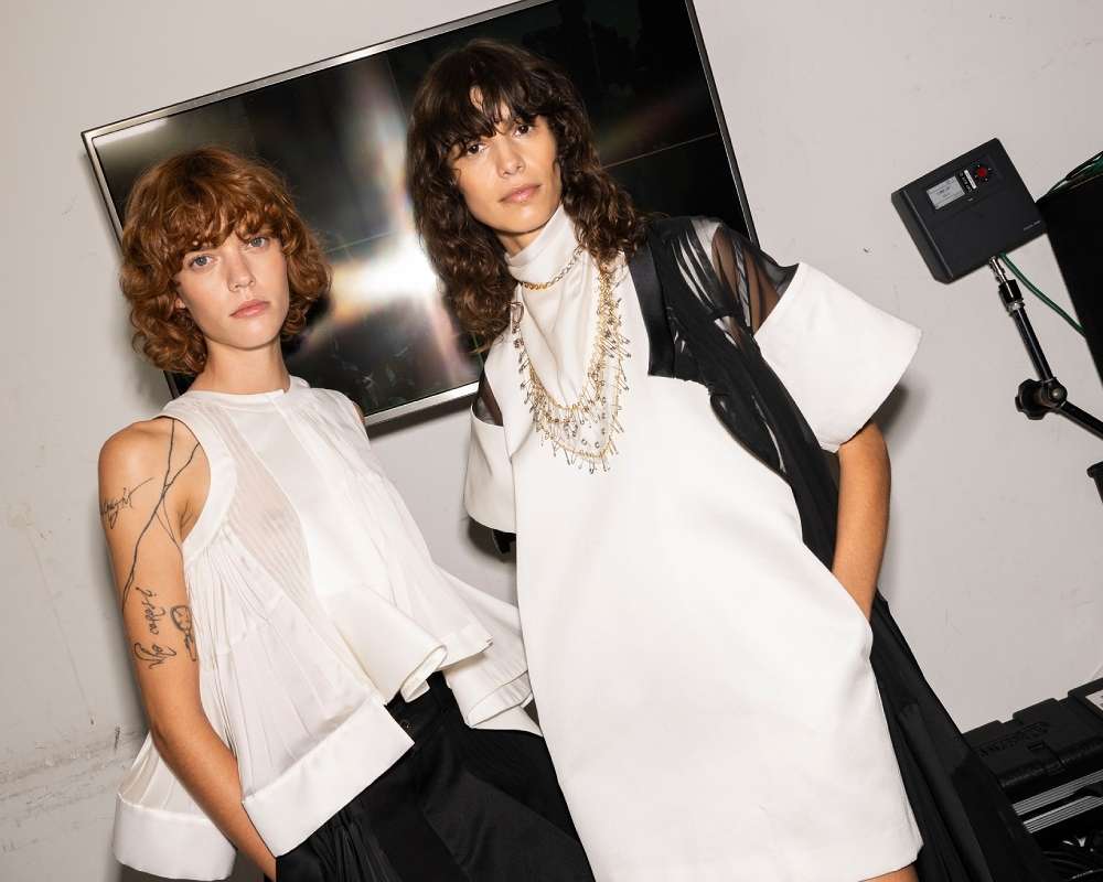 サカイ 2026年春夏コレクションショー画像