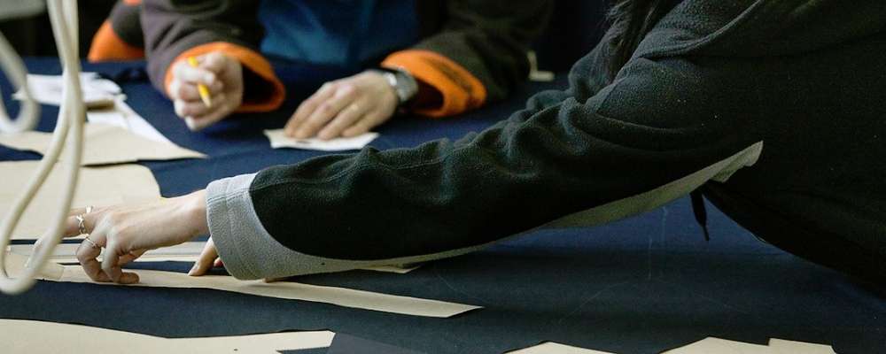 ティラック縫製作業画像