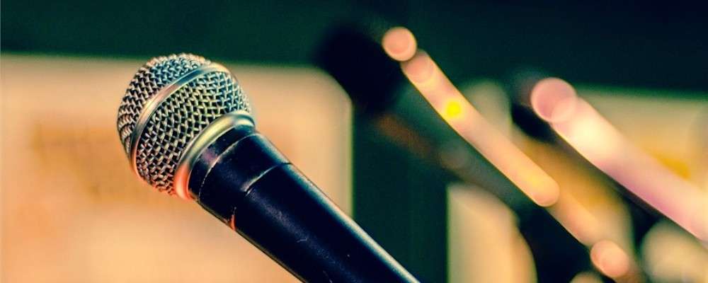 3本のマイクの画像