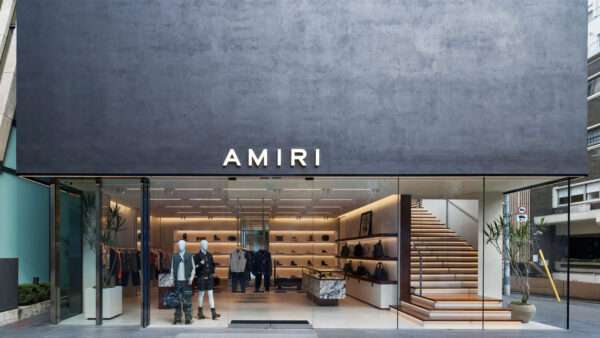 【最新版】アミリ(AMIRI)とは？デニムやキャップが人気の理由と芸能人コーデ、店舗情報を徹底解説