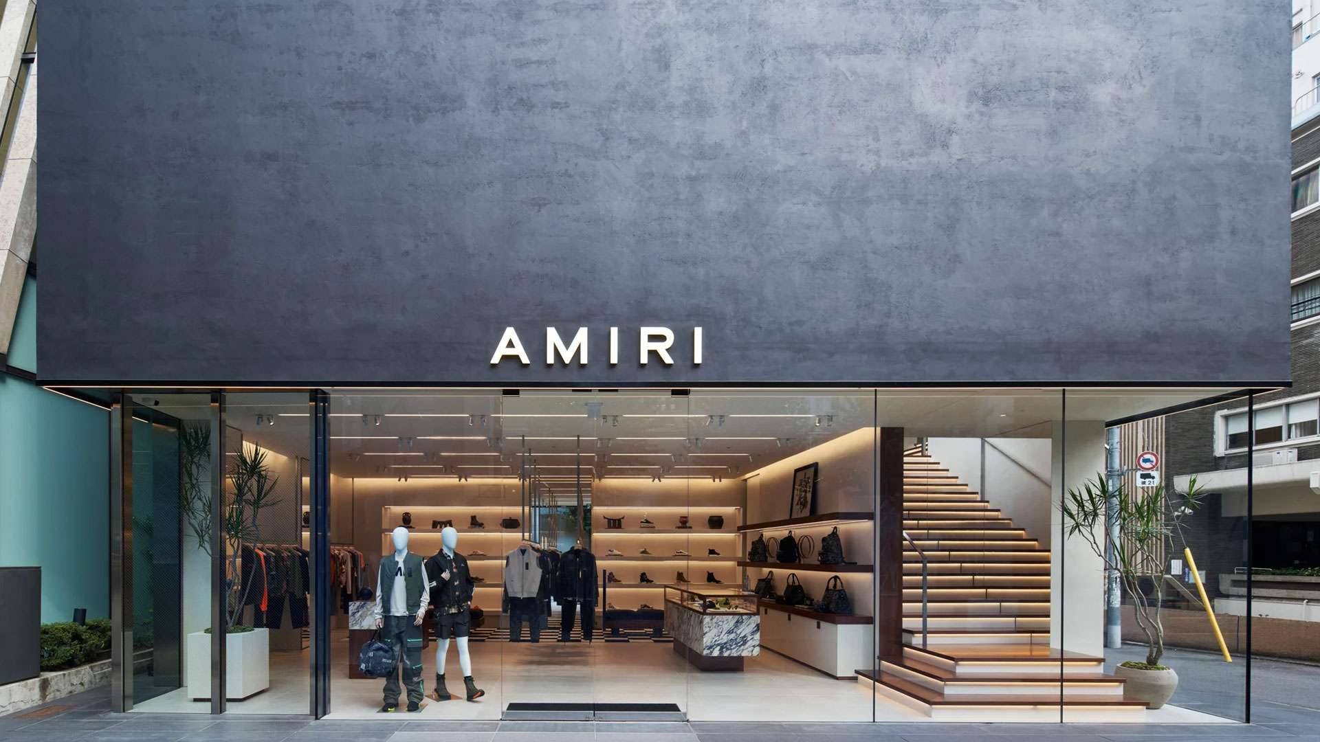 【最新版】アミリ(AMIRI)とは？デニムやキャップが人気の理由と芸能人コーデ、店舗情報を徹底解説　アイキャッチ画像