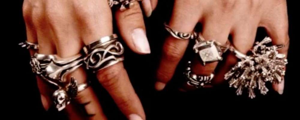 複数のクロムハーツシルバーリング着用画像