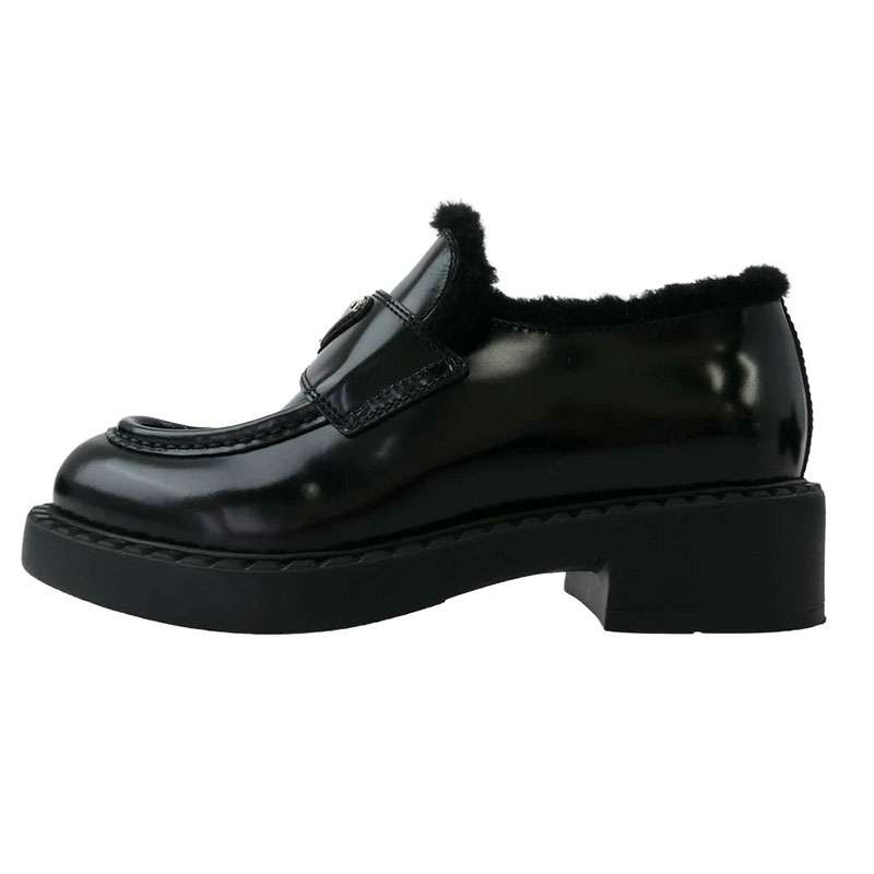 プラダ 8830 ブレッシュドレザー 三角プレート チョコレート ファー ローファー シューズ 買取実績 画像