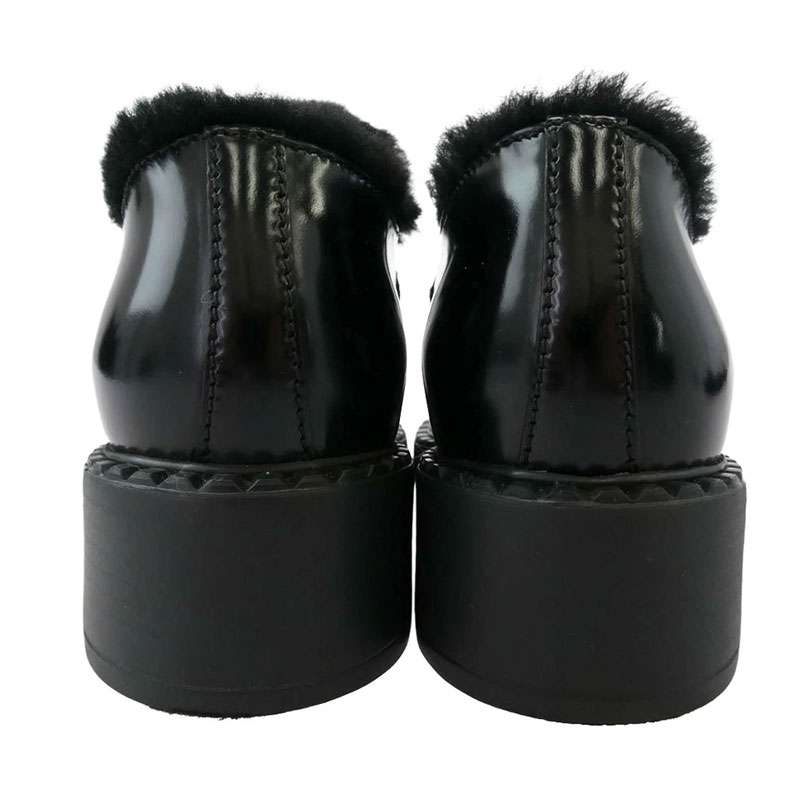 プラダ 8830 ブレッシュドレザー 三角プレート チョコレート ファー ローファー シューズ 買取実績 画像