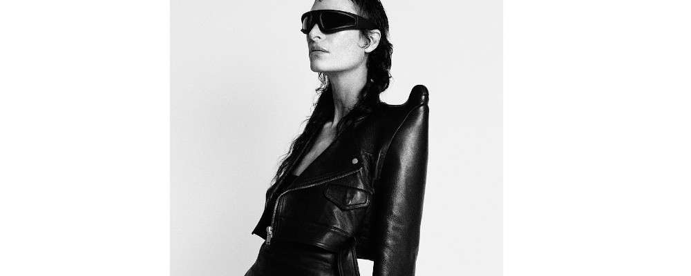 サングラスをかけたリックオウエンスのメンズモデル画像