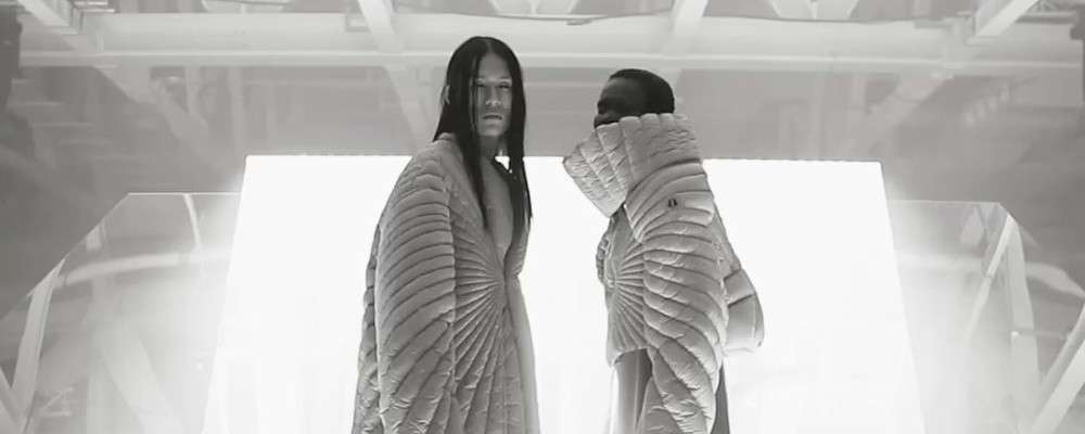 リックオウエンス パリ展示衣装を着用したモデル画像