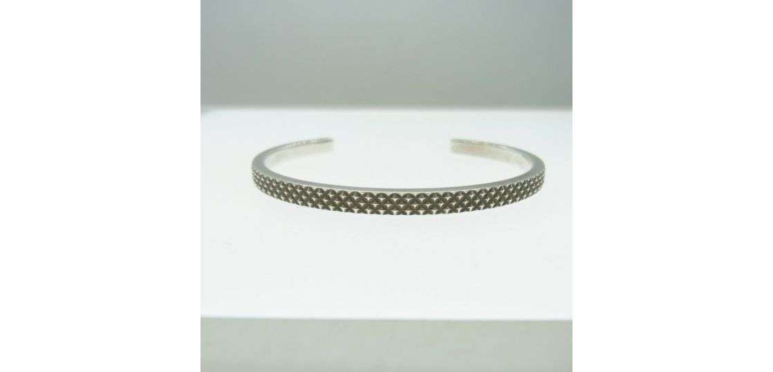 ティファニー ダイヤモンドポイント スタッズ カフ バングル 買取実績