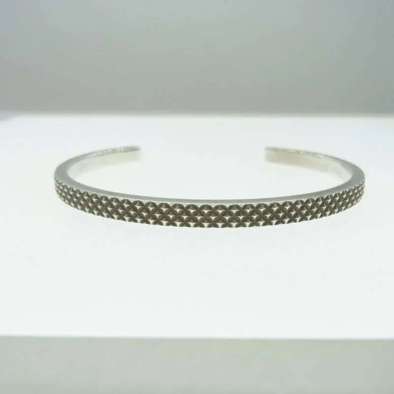 Tiffany & Co. ダイヤモンドポイント カフ バングル　ブレスレット Tiffany & Co. ダイヤモンドポイント カフ バングル SV925 TIFFANY&Co