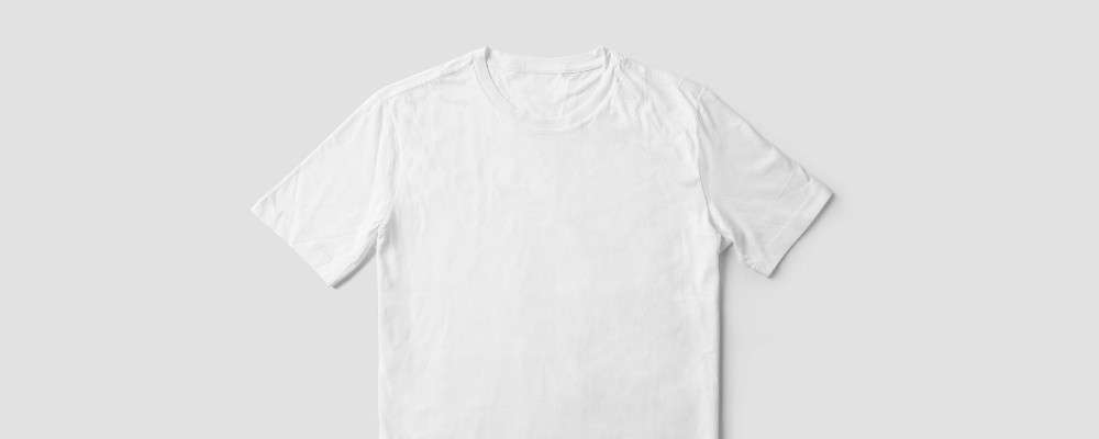 白い背景に白いシャツの画像