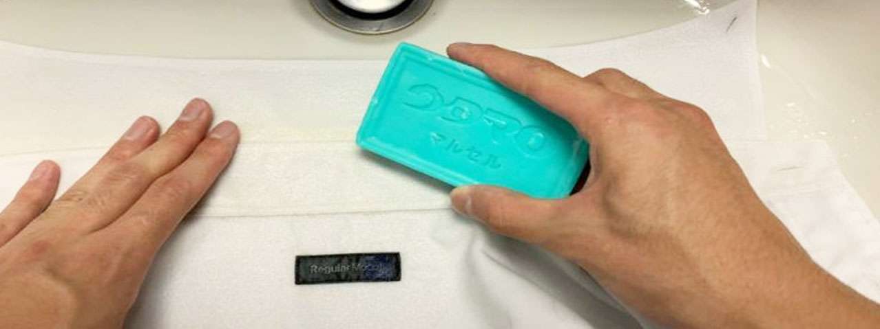 ④固形石鹸でこすり洗い【襟元の皮脂汚れに】 画像