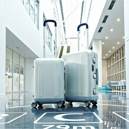 相場の高いアイテムについて ×ANA ZERO HALLIBURTON for ANA スーツケース 画像